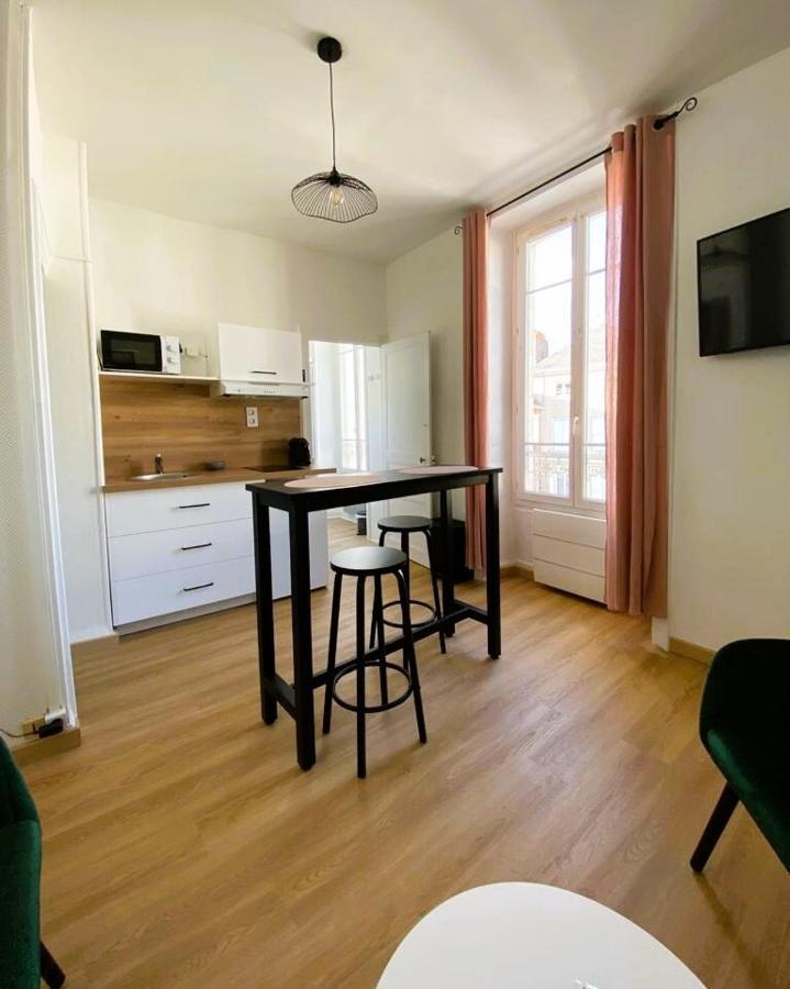 Au Coeur De Ville Laval  Zimmer foto