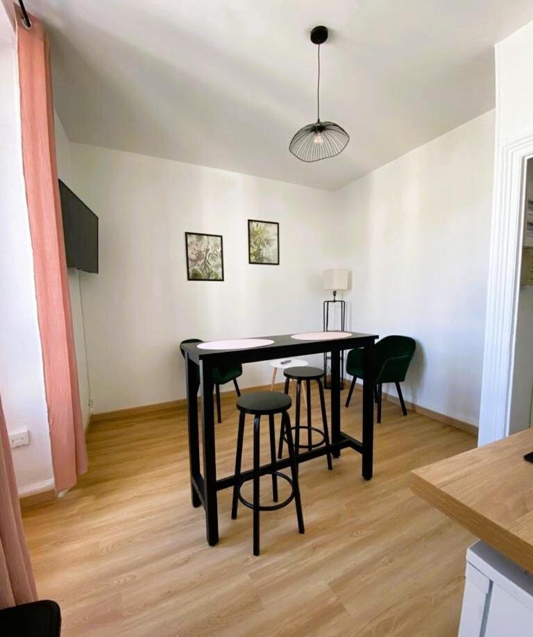 Au Coeur De Ville Laval  Zimmer foto
