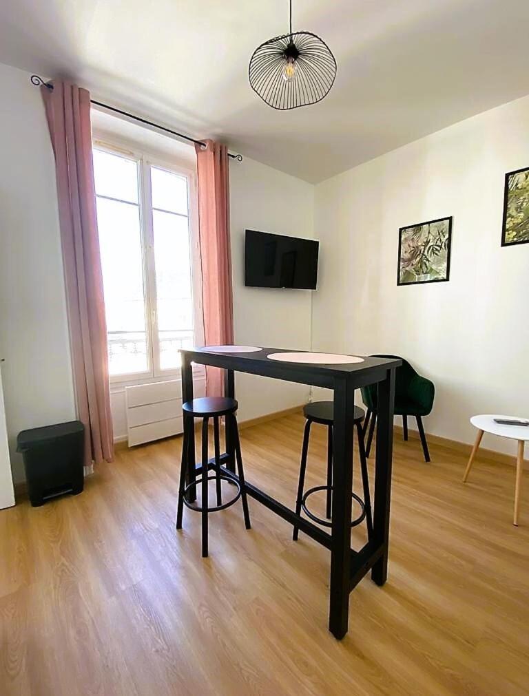 Au Coeur De Ville Laval  Zimmer foto